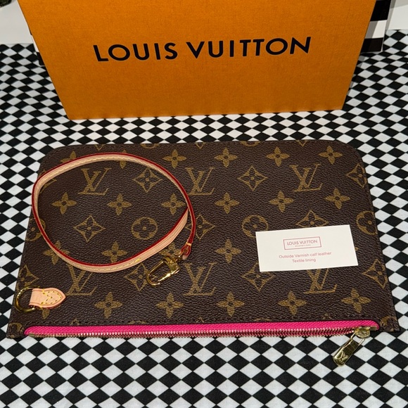 Louis Vuitton Pouch Cherry - Picture 1 of 9